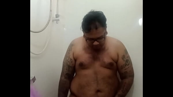 Vaibhav Pisses In The Shower