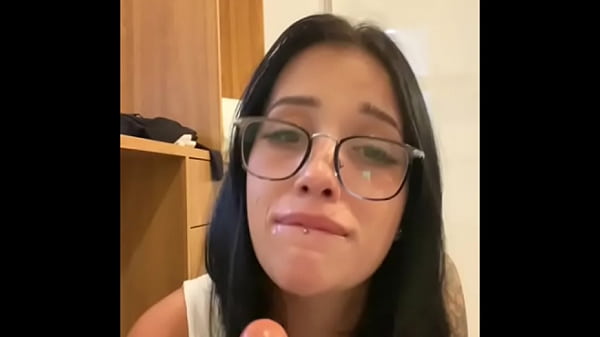 Play MP4 - JOI Aluna safada precisa passar de ano e chupa professor ate receber leitinho na cara - Flaming