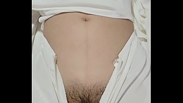 A beautiful lady in traditionalVietnamese attire in a_foreign_land Nữ sinh Áo Dài