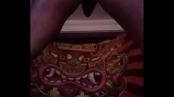 Showing the back in mythong