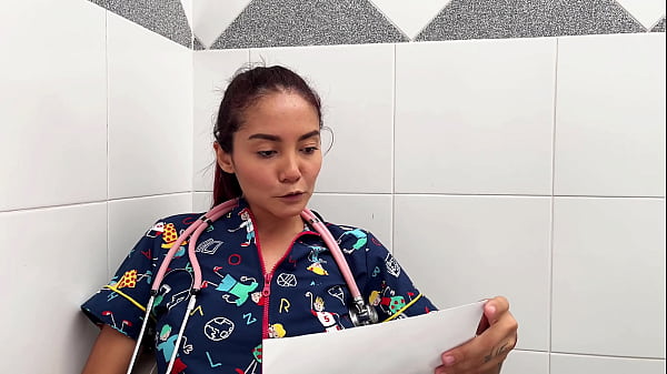 Nonton Doctoras Pervertidas Se Comen El Culo De Su Paciente Homosexual Y Les Da Una Sorpresa-parte 1 thumbnail