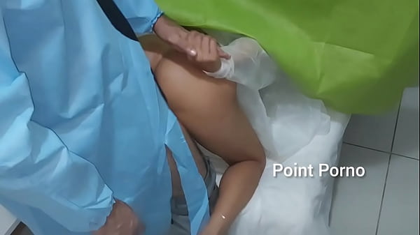 Play MP4 - Na consulta m&eacute;dico faz paciente ficar excitada com exame vaginal e anal