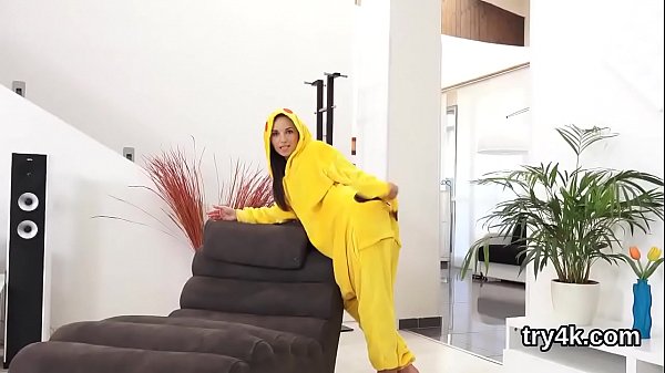 Natural kitten gives oral pleasure in_pov and gets juicy snatchpounded