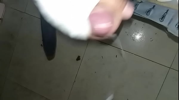 Me orino en los pantalones con mis pa&ntilde;ales de tela y de paso tre deliciosos orgasmos 