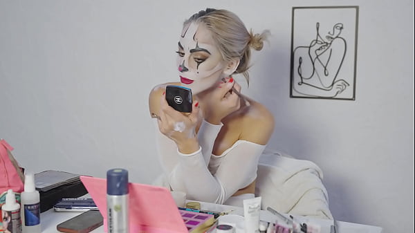 HarleyQuinn Makeup Tutorial by Miss Daisy Diamond forHalloween
