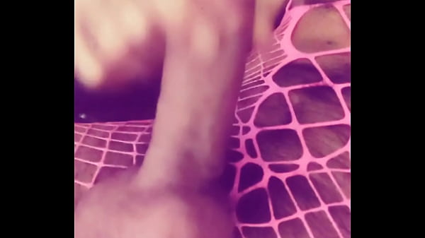 Play MP4 - Je me branle habill&eacute; comme une chienne