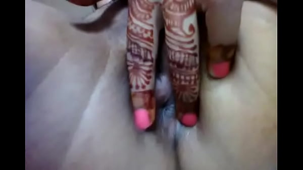 Newly married bhavna showing her chut before getting fucked