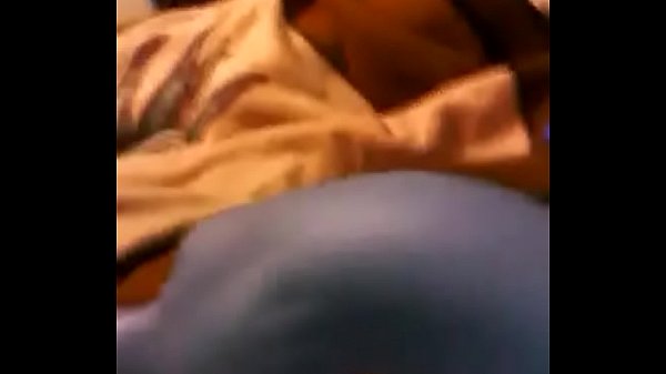 Mi amiga dándose gusto con sus deditos bien mojaditospensando en mi