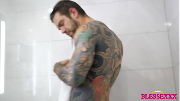 Masturbation in the shower by a straight men 