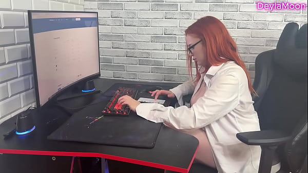 Nonton My Stepmother Woke Me Up While She Was Working And Taught Me Trading. Sexy Work Atmosphere.:s1e26 thumbnail