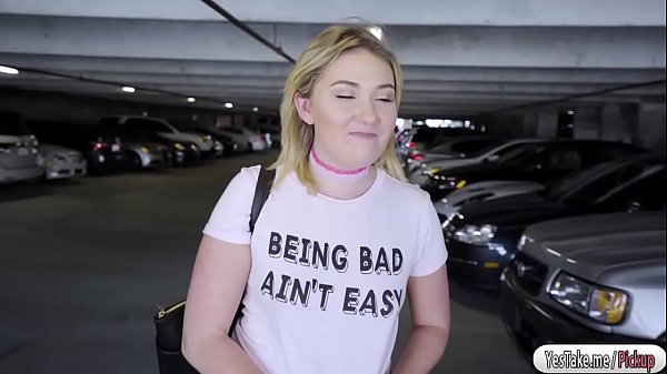 Zelda fucks for_cash in the parking lot