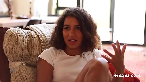 Amateur babe rubbing hairy bush