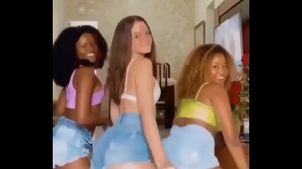 Atriz rebolando sem parar