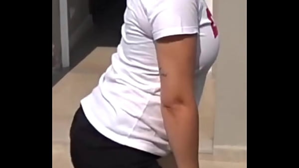 Bruna rebolando