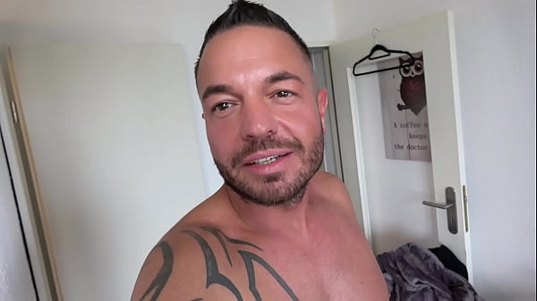 Nonton Skinny Nachbarin Gibt Geilen Deepthroat-blowjob thumbnail