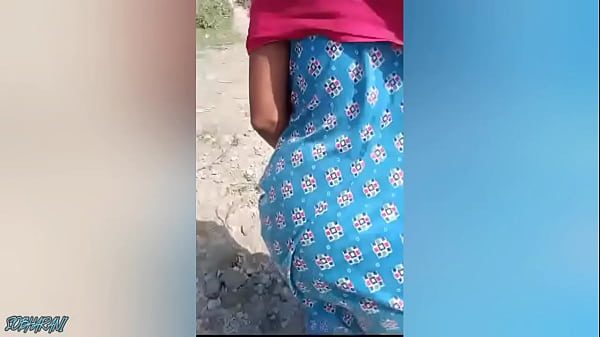Desi bhabhi fingering in the wheat fields village bhabhi fucking xxx video 