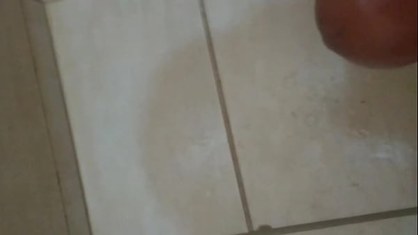 Batendo Uma E Gozando thumbnail