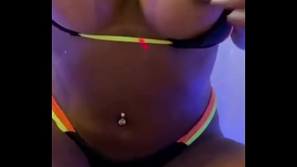 Nota 1000 SQUIRT gostoso pela buceta e peloCU rosavermelha