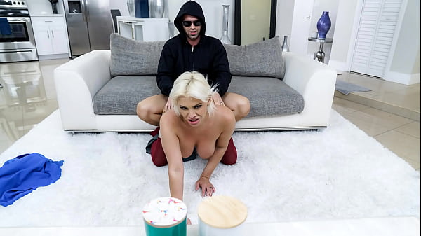 Horny Freeuse Milf_Is Divorced and_Ready and Willing to Be_FreeusedMomslave