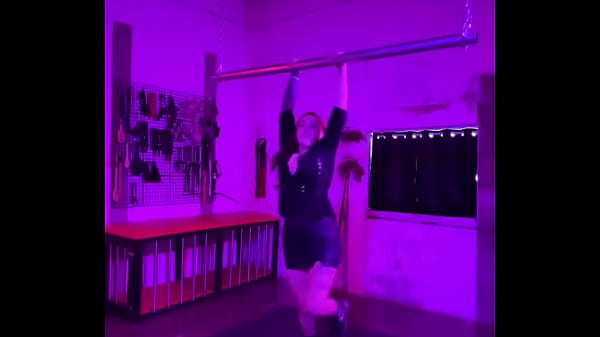 Nonton When The Rigging Bar Doubles As A Swing To Play On Between Bookings thumbnail