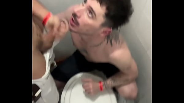 Play MP4 - Mamada do Agroboy no banheiro