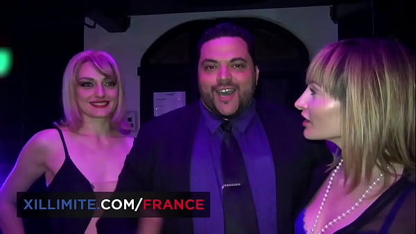 A camera is invited one night in a private swinger club 