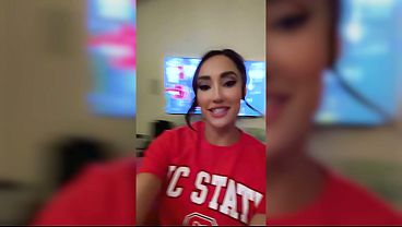 Nonton Sexy Nc State College Girl Invites Me Over To Watch Football And Fuck - Chloe Amour thumbnail
