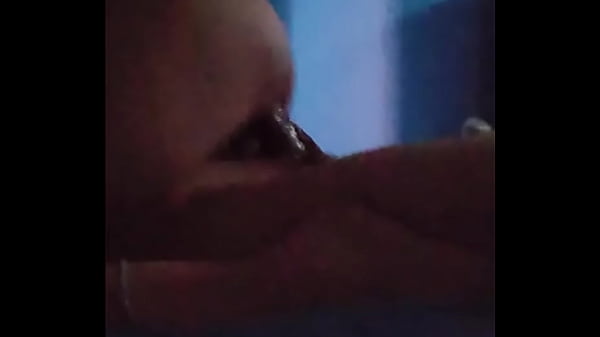 Embaraza Piensa Que Tiene Un Squirt Pero Se Le Rompe La Fuente thumbnail