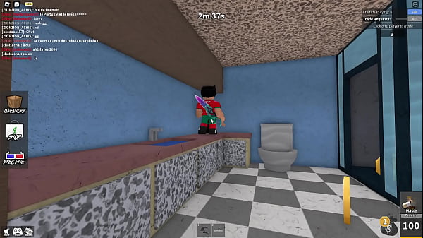 Dans les toilettes en plus