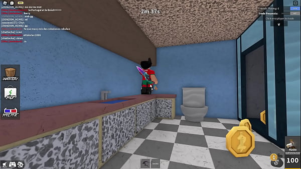 Dans les toilettes en plus