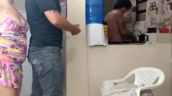 Play MP4 - Esposa safada fodendo do lado do corno