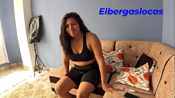 Play MP4 - Fui a pedirle a mi vecina una tacita de azucar&comma; pero me termino dando una tacita de viagra&comma; me ayudo con mi dura polla con su boca y apretada vagina