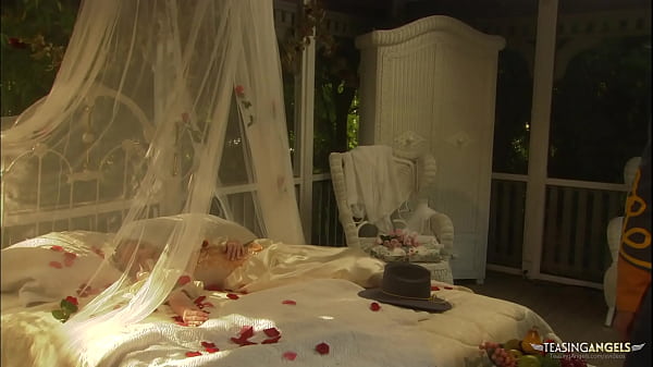 Play MP4 - A cosplay couple likes to mix romance novels with hardcore fucking