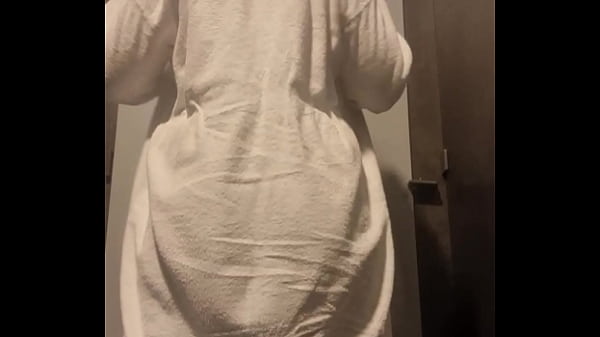 Ne me regarde pas comme &ccedil;a tu vas t&rsquo;attacher 