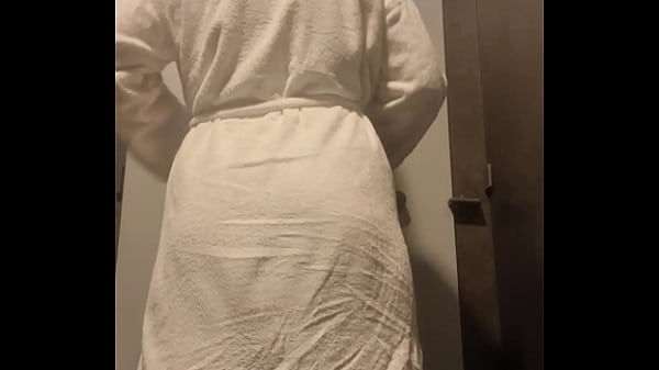 Ne me regarde pas comme &ccedil;a tu vas t&rsquo;attacher 