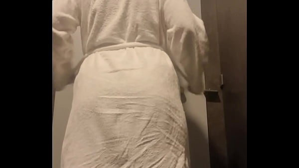 Ne me regarde pas comme &ccedil;a tu vas t&rsquo;attacher 