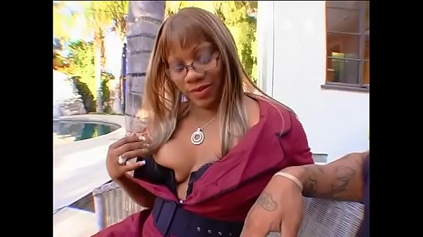 Play MP4 - Big Booty Cougar Carmel