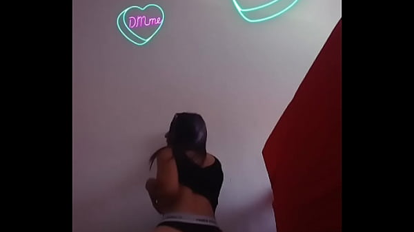 Gosto de ser exibida vem mais machos me comer