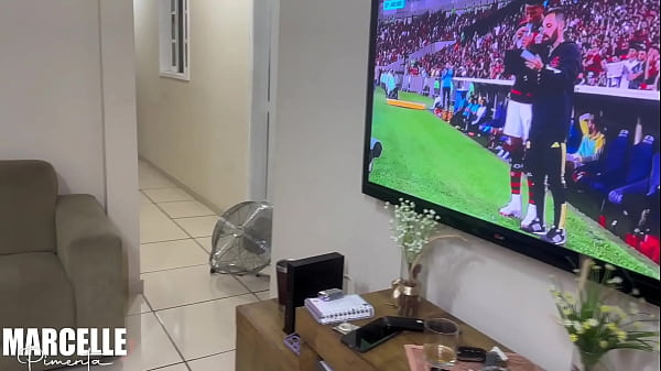 Nonton Veio Assistir O Jogo De Futebol Mas Outra Bola Que Entrou Em Campo Junto De Uma Bela Rola Grande! thumbnail