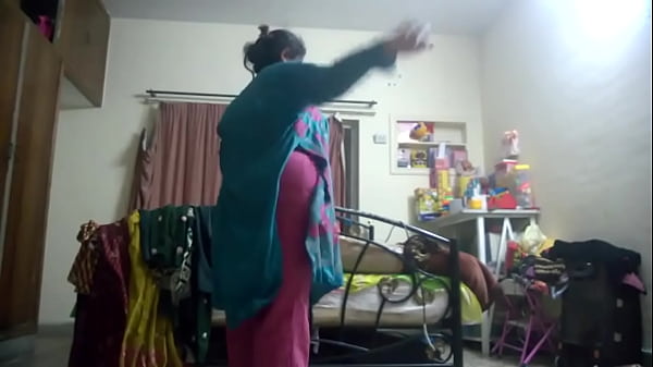 Uff kya moti gaand hai yaar