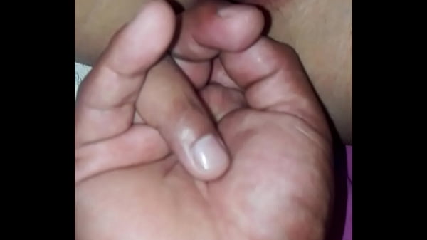 Despues d. horas le deje rojo la concha.. le meto dedo por el culo