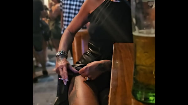 Nonton Je Retire Ma Culotte En Public Tu Veut Voir La Photo Sans Culotte Avec Les ... thumbnail