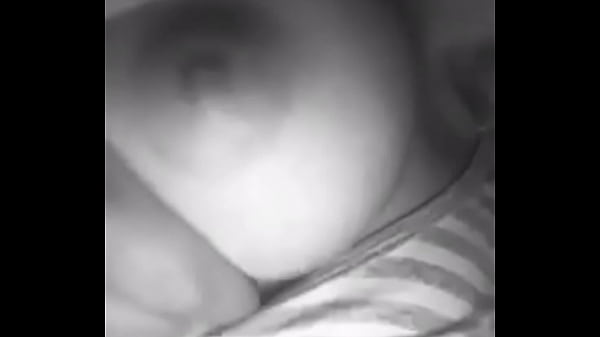 Ni&ntilde;a de 18 recien cumplidos se graba las tetas y se difunde