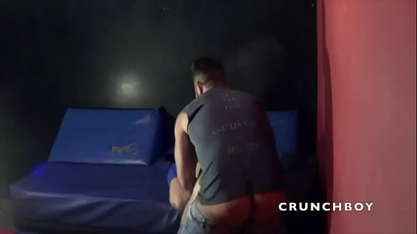 Camera Cachee Un Latino Bais&eacute; Par Un Mec Plus Age thumbnail