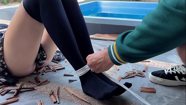 Play MP4 - She likes to be tiedup and tickled