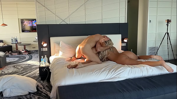 Play MP4 - Wild hotel threesome with Johnny Sins and two naughty friends