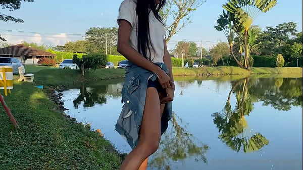 Play MP4 - Laura saenz pissing