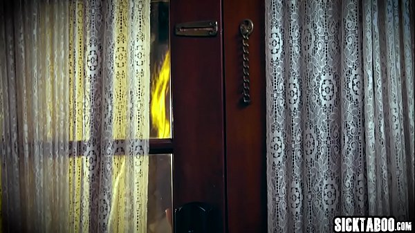 Nonton Horny Babe Rode A Guys Big Dick thumbnail