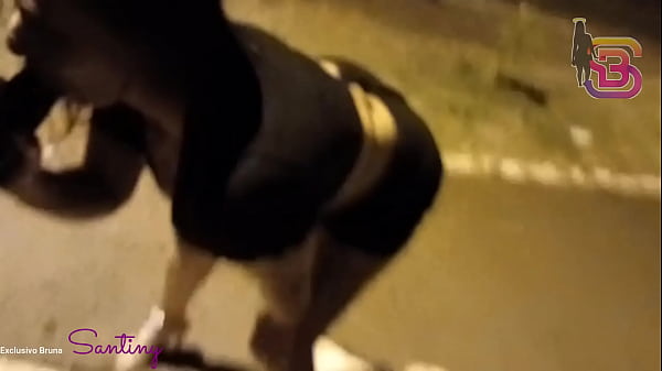 Esposa é filmada mamando o roludo napraça_da cidade