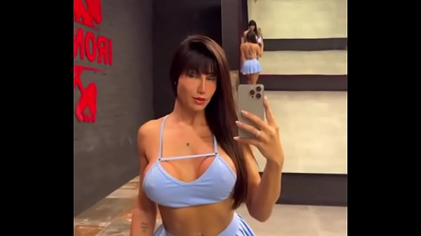 Fiquei com mais cara de safada com essa franja ou &eacute; impress&atilde;o minha? S&oacute; sei que to amando, me sentindo uma ninfetinha ... 